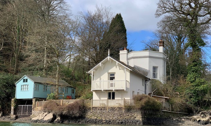 Totnes Cottage | THE BATHING HOUSE, family friendly, with pool in Ashprington