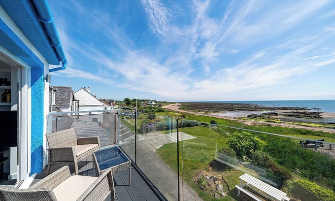 Carnoustie Ski Chalet | The Beach Boathouse - Sea Views & Golf Courses