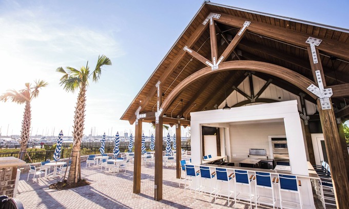 Charleston Hotel | The Beach Club at Charleston Harbor Resort and Marina