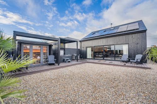 Lancing House | The Beach Hideaway - Lancing