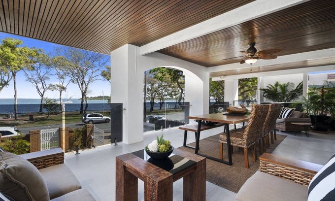 Bongaree House | The Beach House