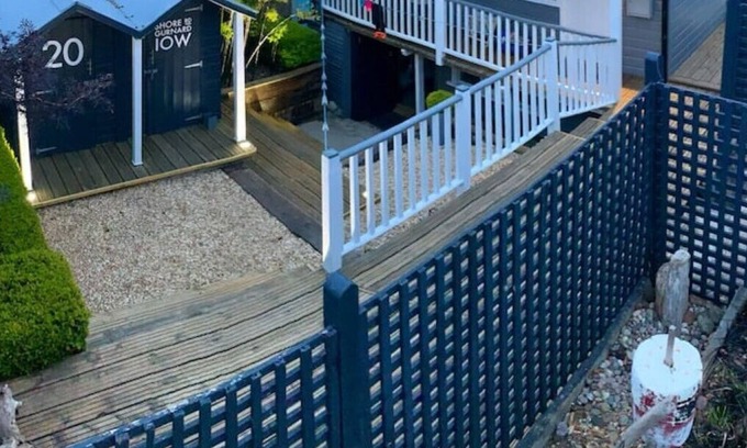 Cowes Ski Chalet | The Beach House