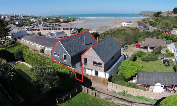 Polzeath Cottage | THE BEACH HOUSE, pet friendly, with open fire in Polzeath