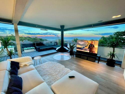 Westbourne Apartment | The Beach Hytte - Stunning Sea View Penthouse