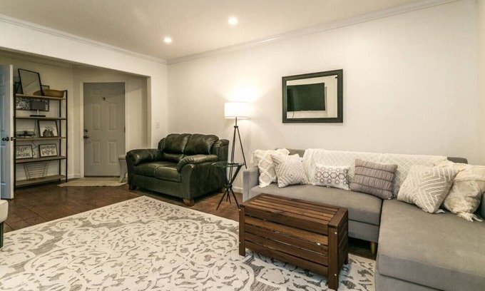 Sylvan Beach House | The Beach Pad · Spacious 4BR Getaway · Walk to Sylvan Beach