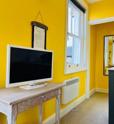 Littlehampton Apartment | The Beach Retreat - A Bijou Seaside Maisonette