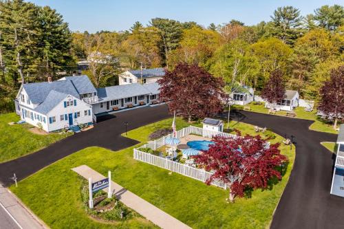 Ogunquit - Wells Hotel | The Beaches Guestrooms and Cottages