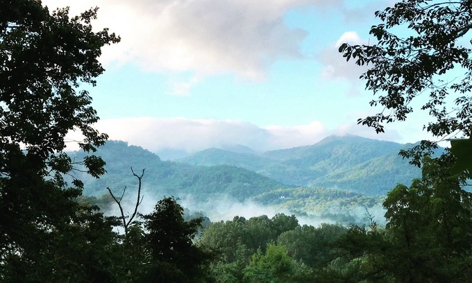 Franklin House | THE BEAR DEN - Franklin's Most Beautiful Mountain View