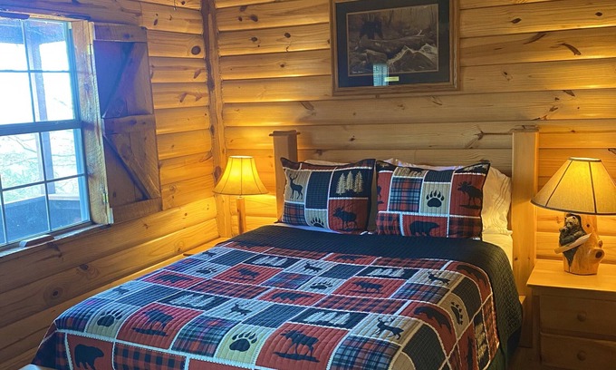 Mena Cabin | The Bear Den