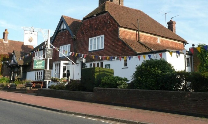 Burwash Hotel | The Bear Inn and Burwash Motel