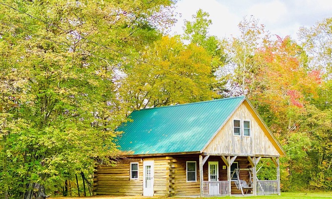 Twin Mountain Cabin | The Bear Lodge Cabin - A rustic retreat on the Ammonoosuc River