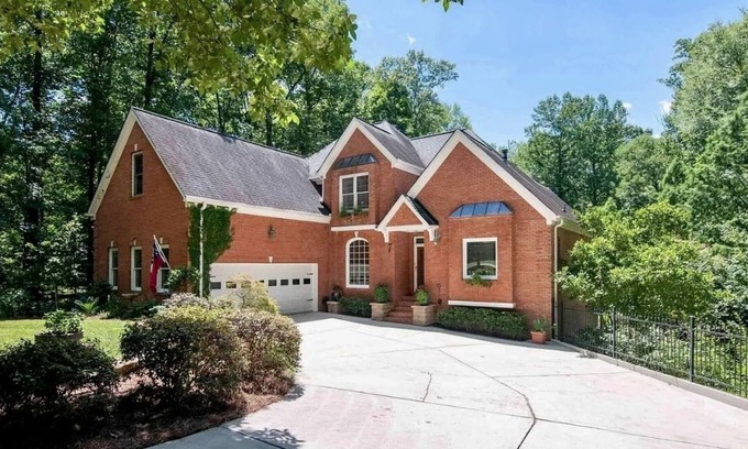 McDonough House | The Beautiful Southern Escape