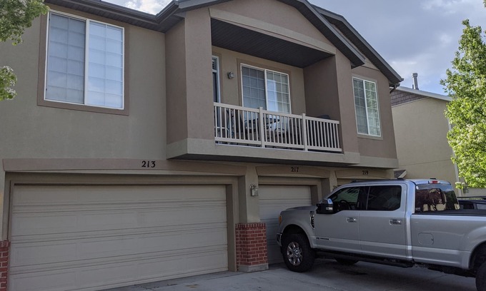 North Salt Lake House | THE BEAUTIFUL PLACE ! This is like a fotógraf study ...........................