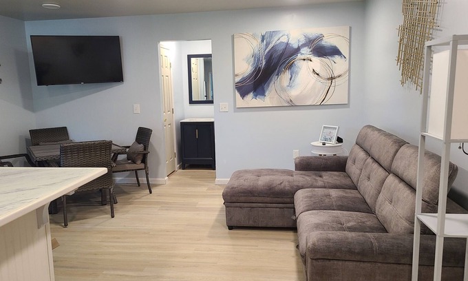Cross Apartment | The Beehive is 19 miles from I-95, 16 miles from I-26. Fishing, hunting & more.
