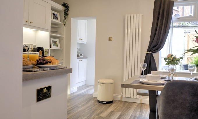Belfast House | The Belfast Boutique Central Cozy Sleeps7