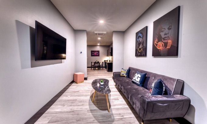 Biloxi Hotel | The Bella Downtown's Young Money Manor Suite, 2 Queen Beds, Sleeps 4