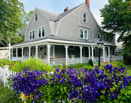 Camden Bed & Breakfast | The Belmont Inn