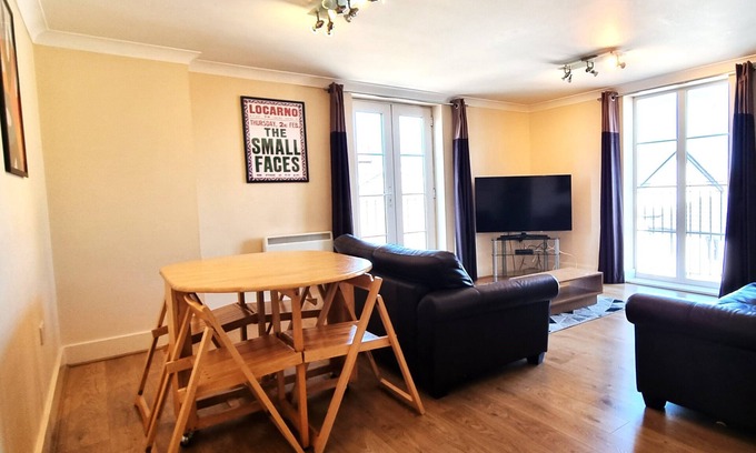 Swindon Apartment | The Belmont Old Town