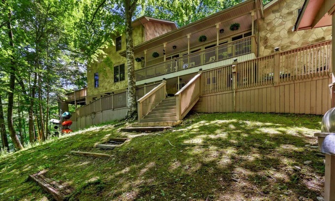 Jacksboro House | The Bend at Big Creek (Jacksboro, TN)