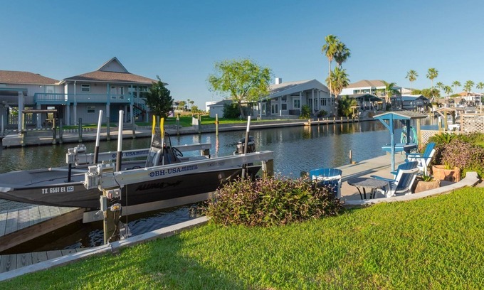City-by-the Sea House | The Best Catch! | Canal, Private Dock, Pool Table
