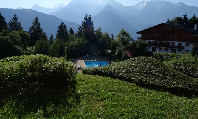 Le Bettex Apartment | THE BETTEX 1450m Near the slopes 2 rooms 2/6 people, Lounge overlooking Mont Blanc