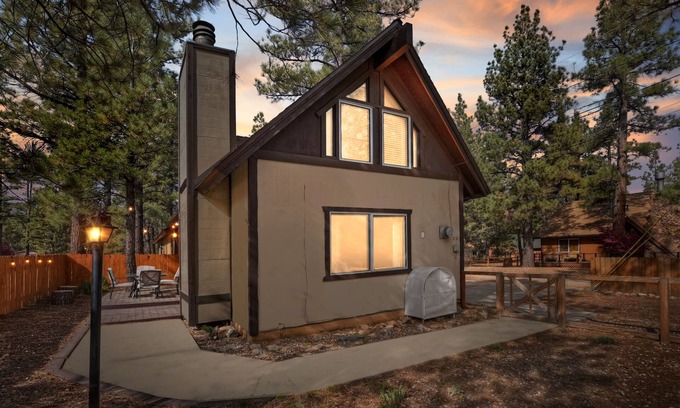 Woodlands Cabin | The Big Bear Den - Cozy cabin retreat with mountain views