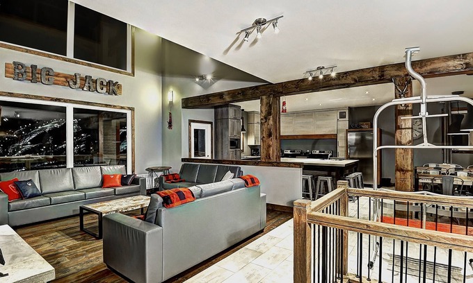 Stoneham House | THE BIG JACK - 33 Chemin Blanc, Stoneham, 289671