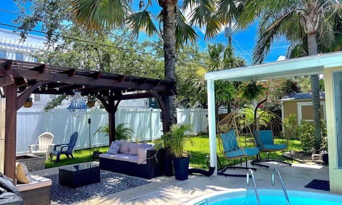 Sun Bay South House | The Big Guava Retreat-3b2b/POOL/FIRE PIT/BBQ/PET FRIENDLY/