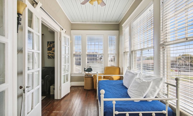 San Jacinto House | The Big Kahuna Manor