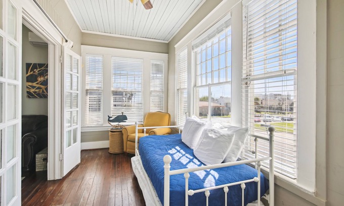 San Jacinto House | The Big Kahuna Top