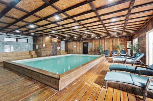 West Dover Villa | The birch House Heated Pool, Sauna, Hot Tub & More