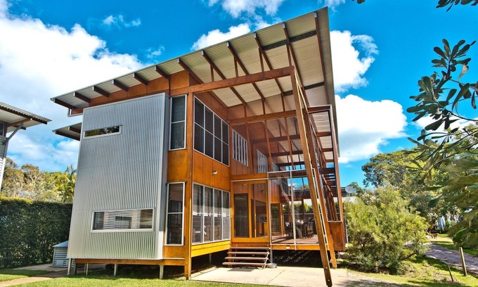 Brisbane House | The Birdcage Cowan Cowan