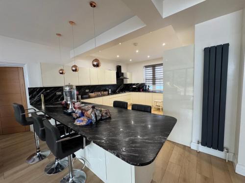 East Finchley House | The Bishop Retreat