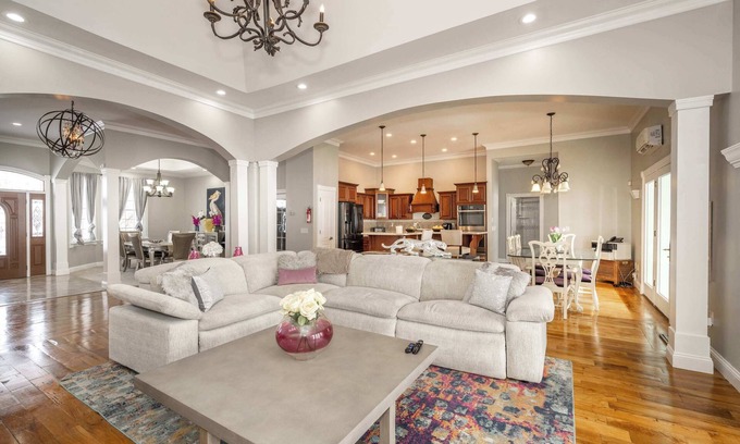West Chester House | The Bishops Manor, Stay for 10!