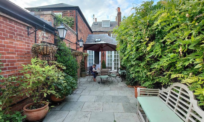 Canterbury Bed & Breakfast | The Black Horse