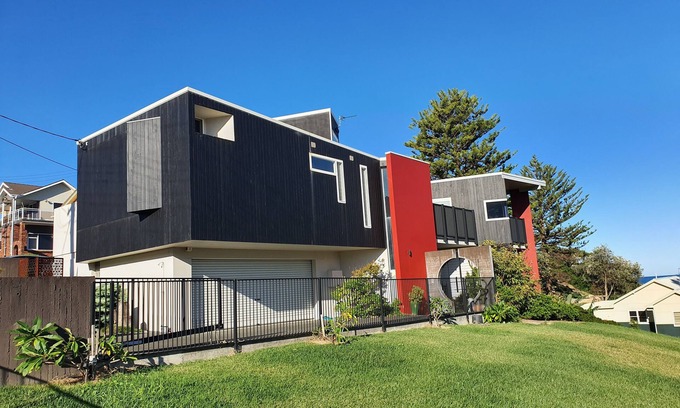 Thirroul House | The Black Pearl Holiday Home Thirroul