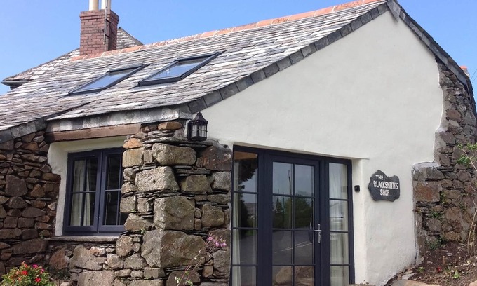Port Isaac House | The Blacksmith's Shop, Trewetha, Port Isaac … sleeps 2, parking, garden.