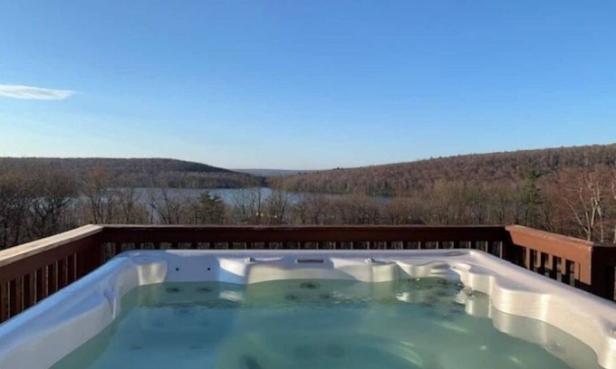 Lake Harmony House | THE BLISS-Lake & Mountain View’s, 5 bedrooms 3 1/2 bathrooms in Lake Harmony.