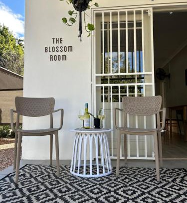 Kareeberg Apartment | The Blossom Room