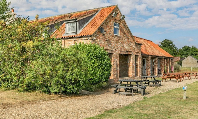 Burton Agnes House | THE BLUE BELL, pet friendly, country holiday cottage in Burton Agnes