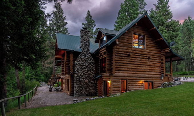 Clinton Cabin | The Blue Damsel - enjoy sleeping to the peaceful sounds of Rock Creek