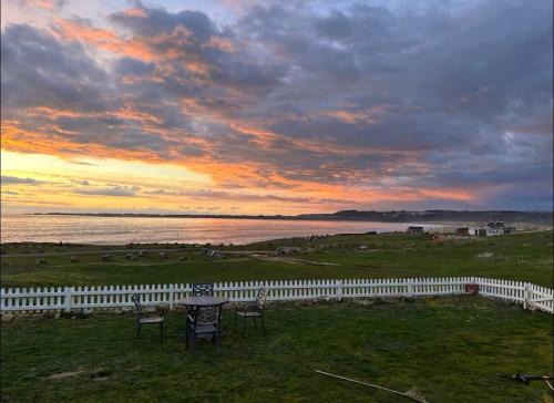 Ogmore-by-Sea House | The Blue Dolphin with Panoramic Sea Views