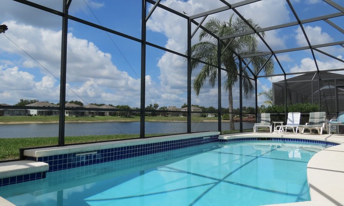 Sunset Lakes House | The Blue Flamingo Lake House Near Disney