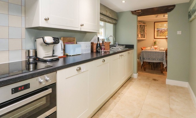 Malpas Cottage | THE BLUE HOUSE, family friendly, character holiday cottage in Malpas