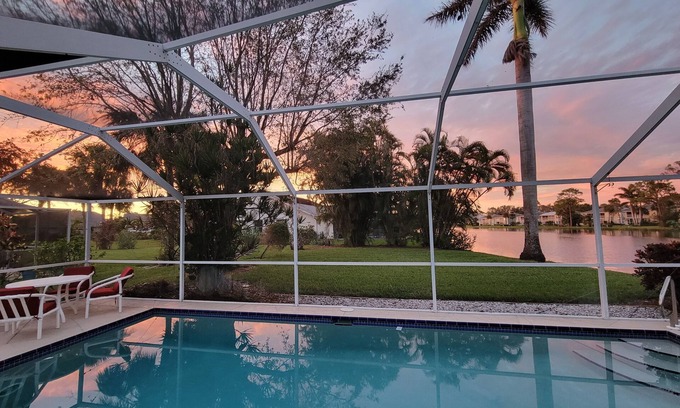 Naples Villa | The Blue Lagoon of Naples