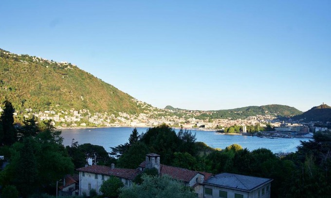 Como Apartment | The Blue - lake/city view modern apt near villa Olmo