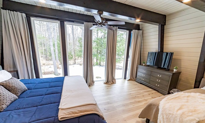 Barnstead Cabin | The Blue Lodge-NH Lake Retreat, Dog Friendly!