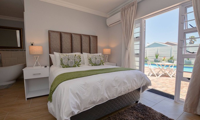 Flamingo Vlei Bed & Breakfast | The Blue Sapphire Guesthouse