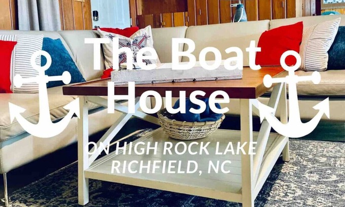 Southmont Cabin | The Boat House hideaway on High Rock Lake