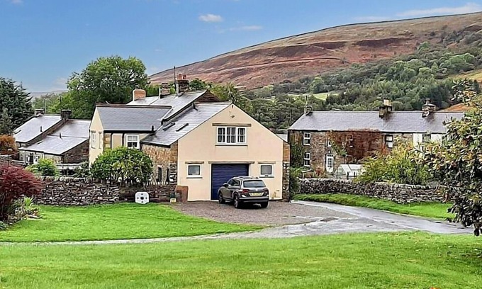 Slaggyford Apartment | The Boat House - Spacious Village Apartment